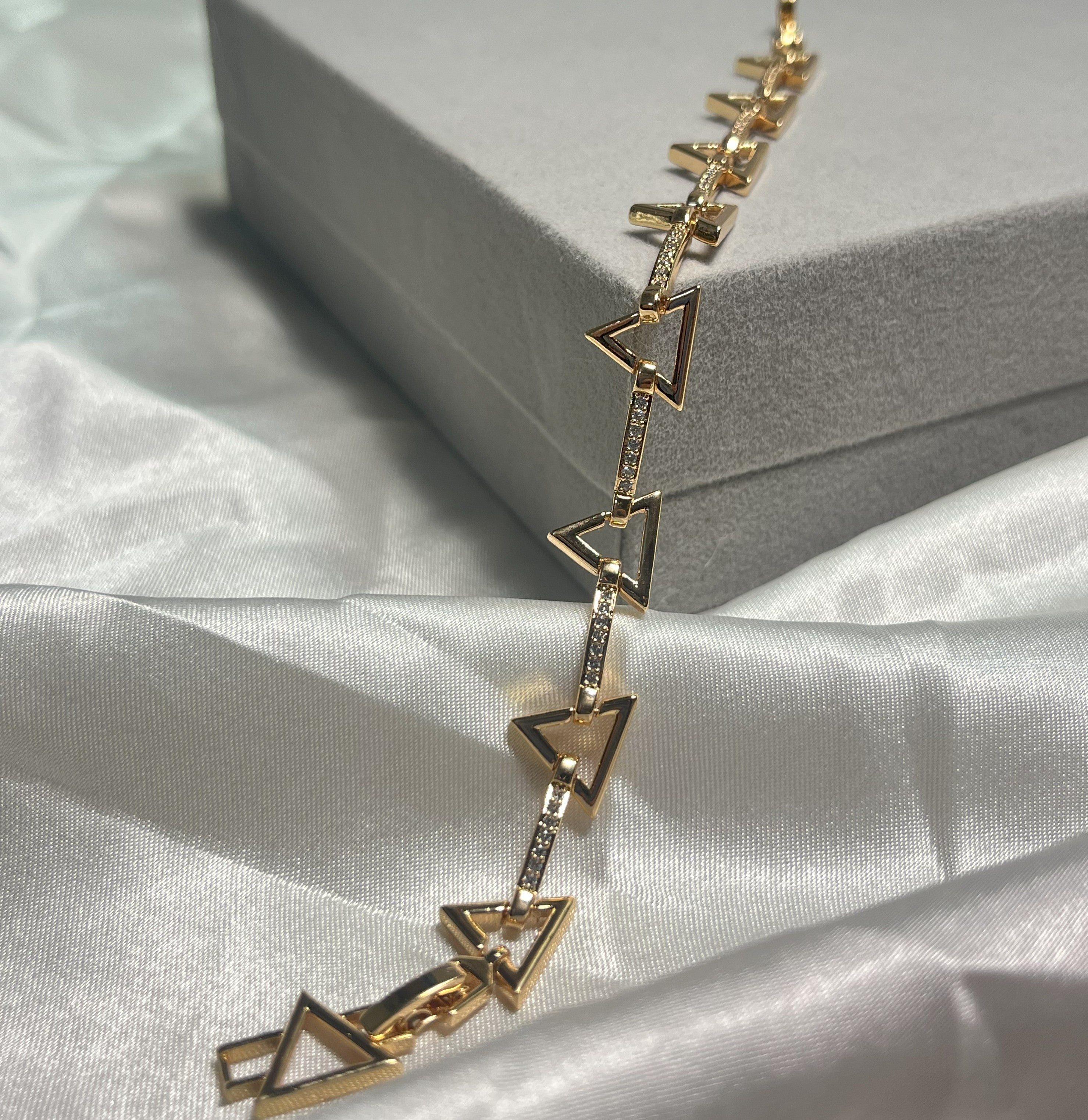 🔺 GeoGlam Triangle Bracelet – Premium Design