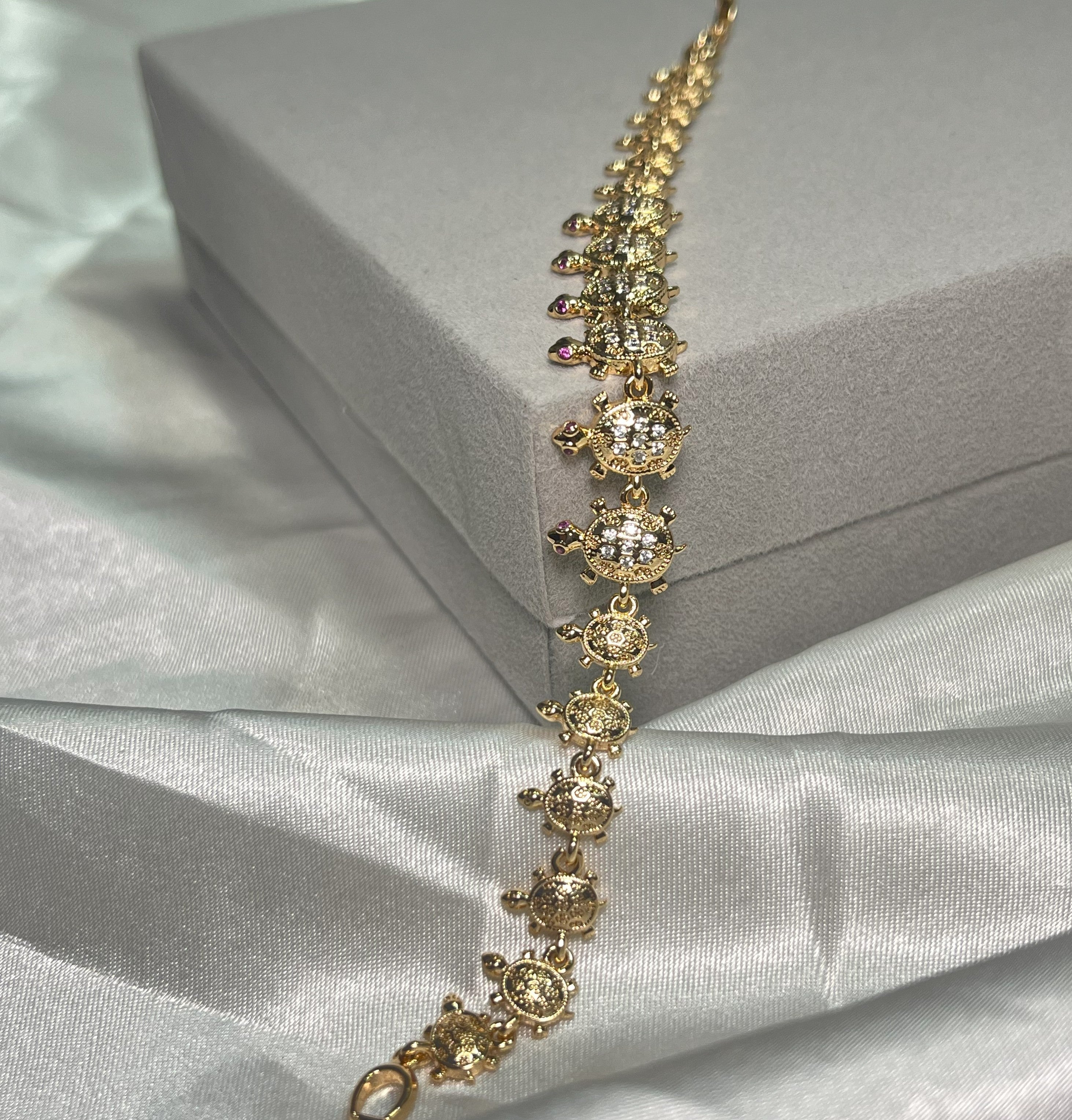 🐢 Sparkling Turtle Charm Bracelet – Premium Edition
