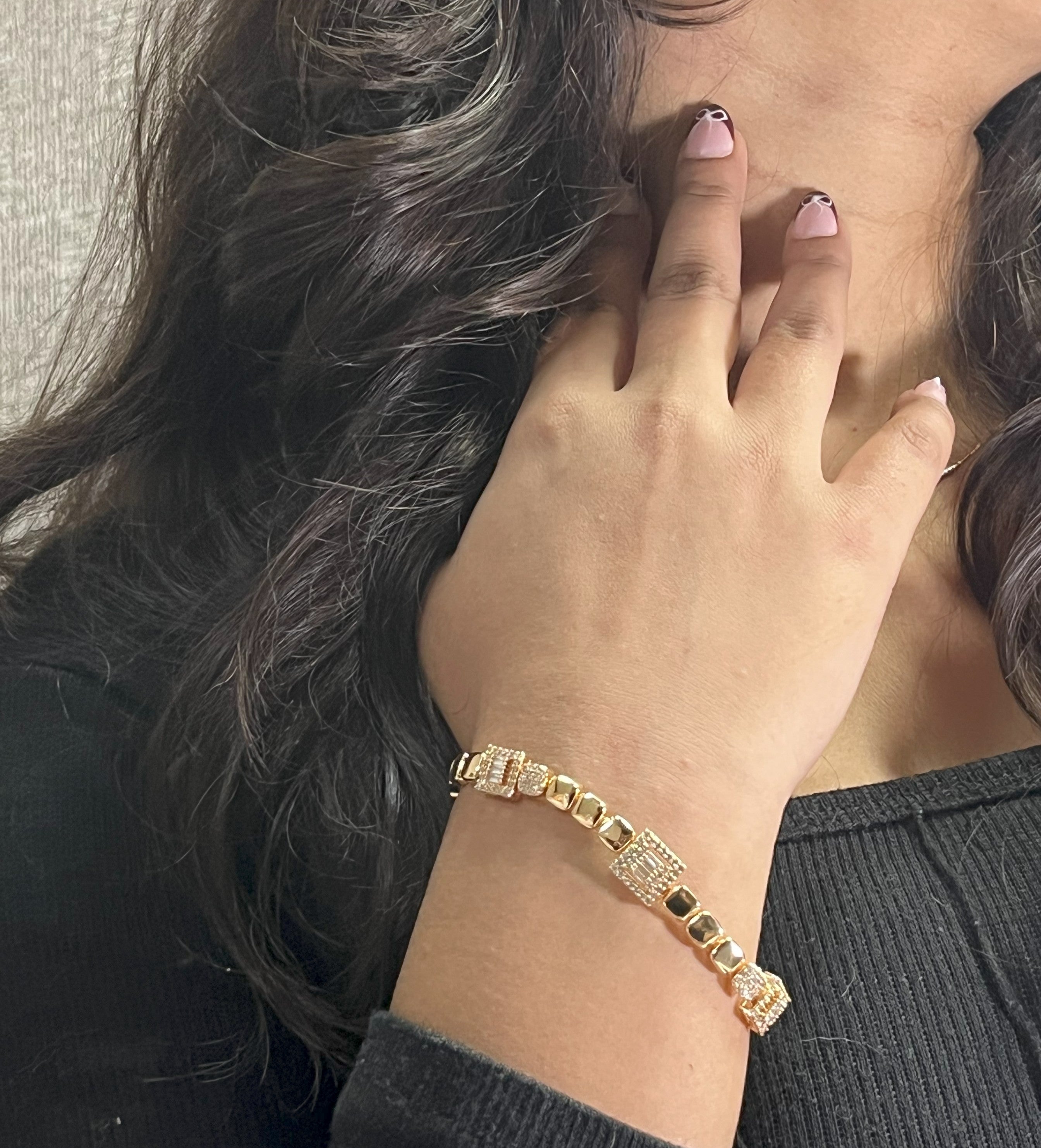 ✨ Square Elegance Bracelet – Shine That Speaks Style