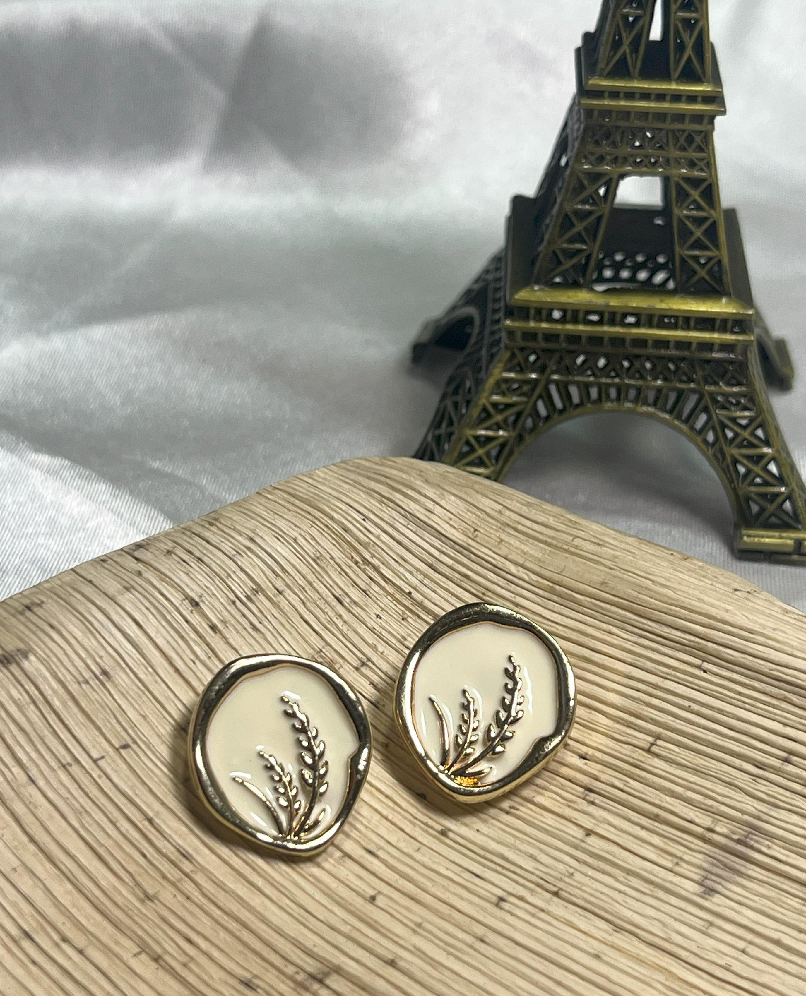 🌿 Vintage Wax-Stamp Studs – Premium Charm