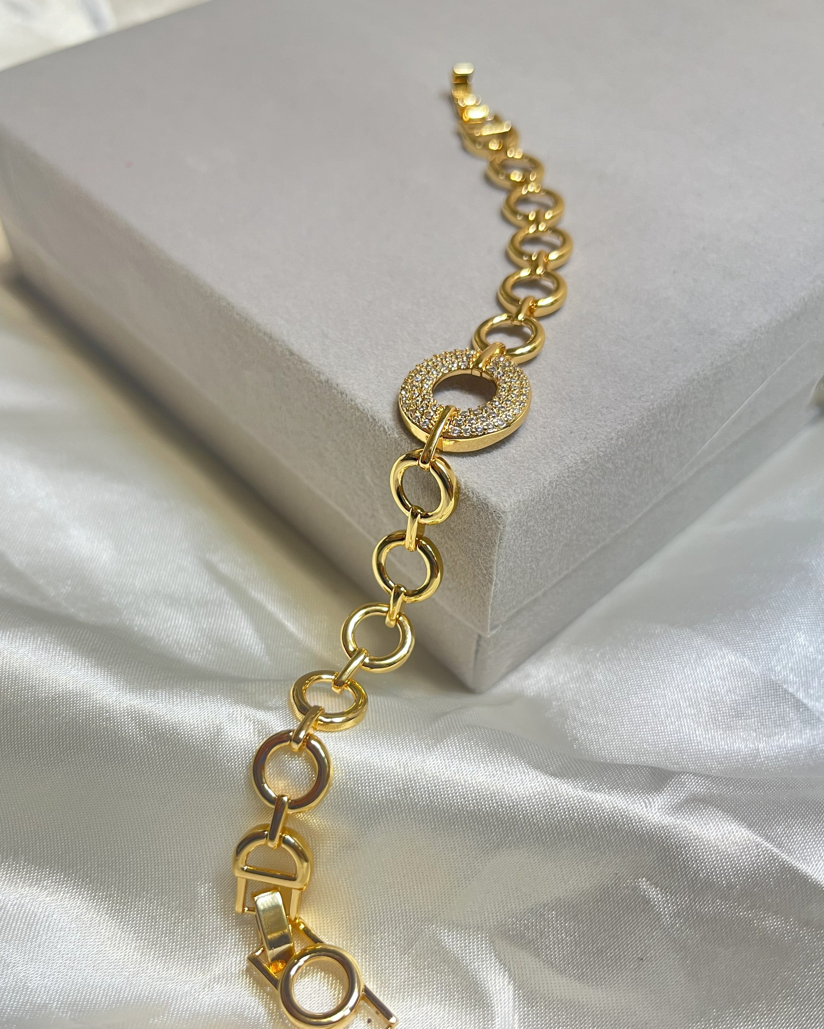 "Auric Loop Premium Rose Gold Bracelet"