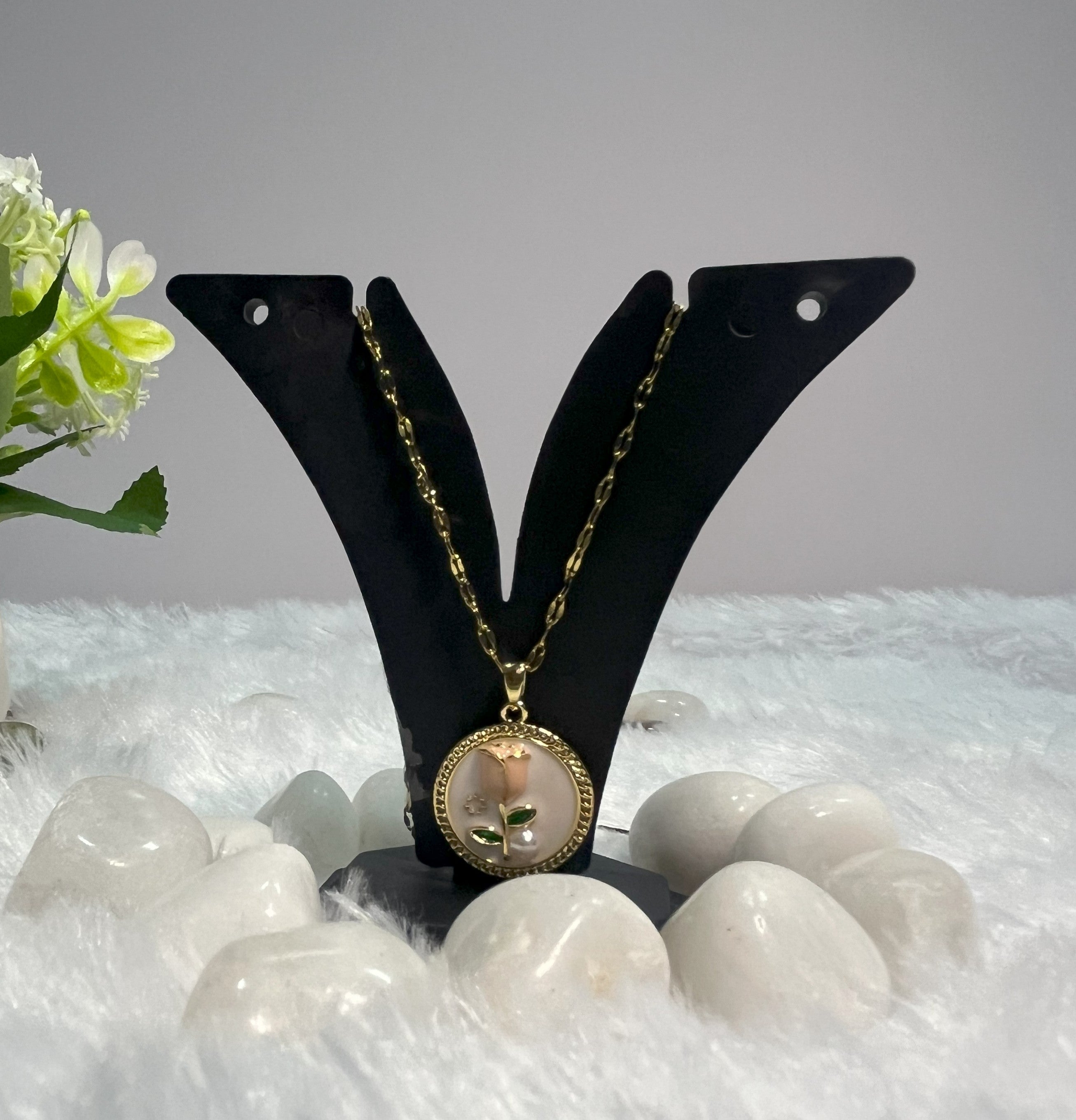 🌹 Premium Rose Pendant Necklace – Vintage Charm 🌹