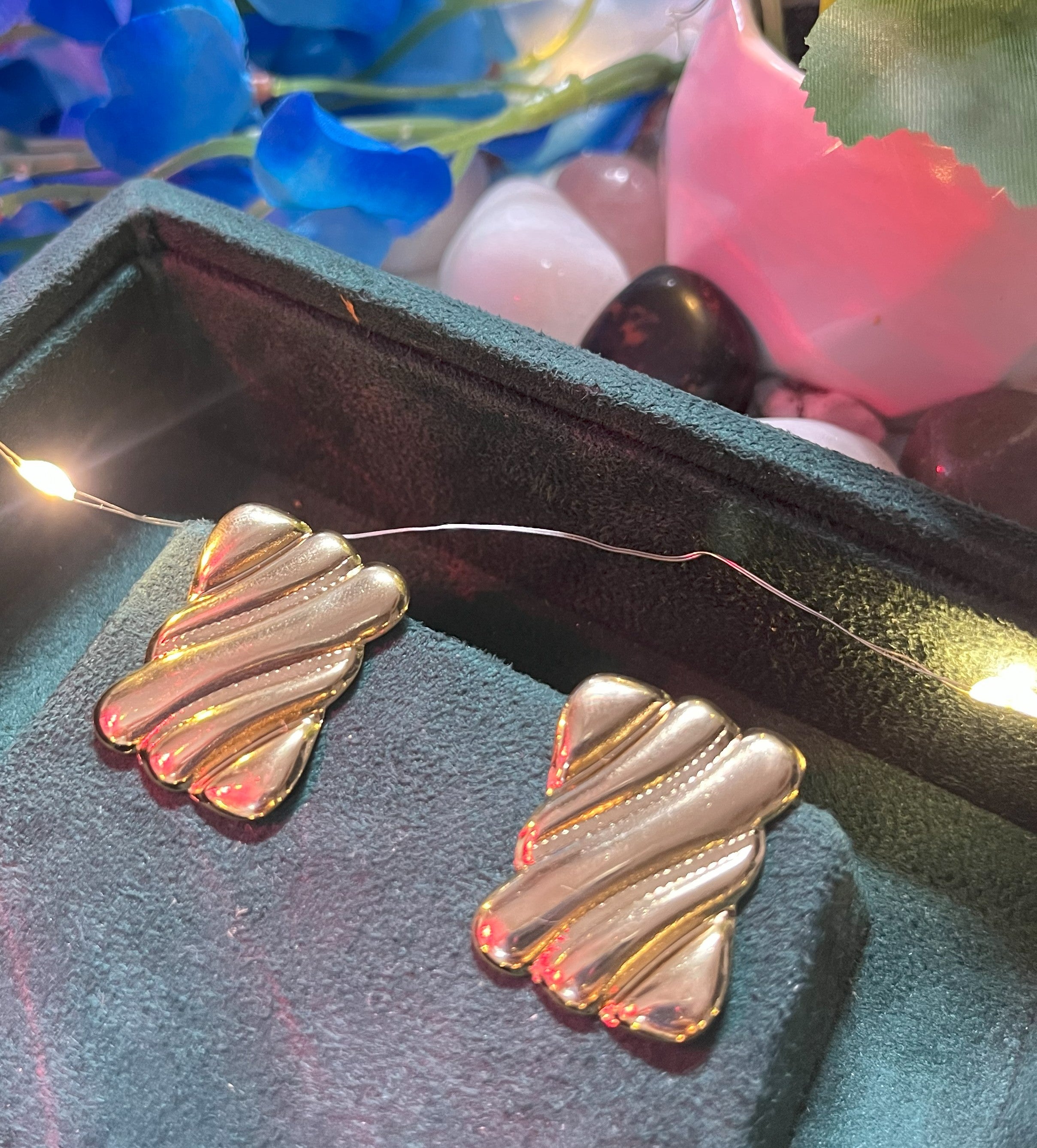 Sculpted Wave Stud Earrings – Luxe Gloss Finish