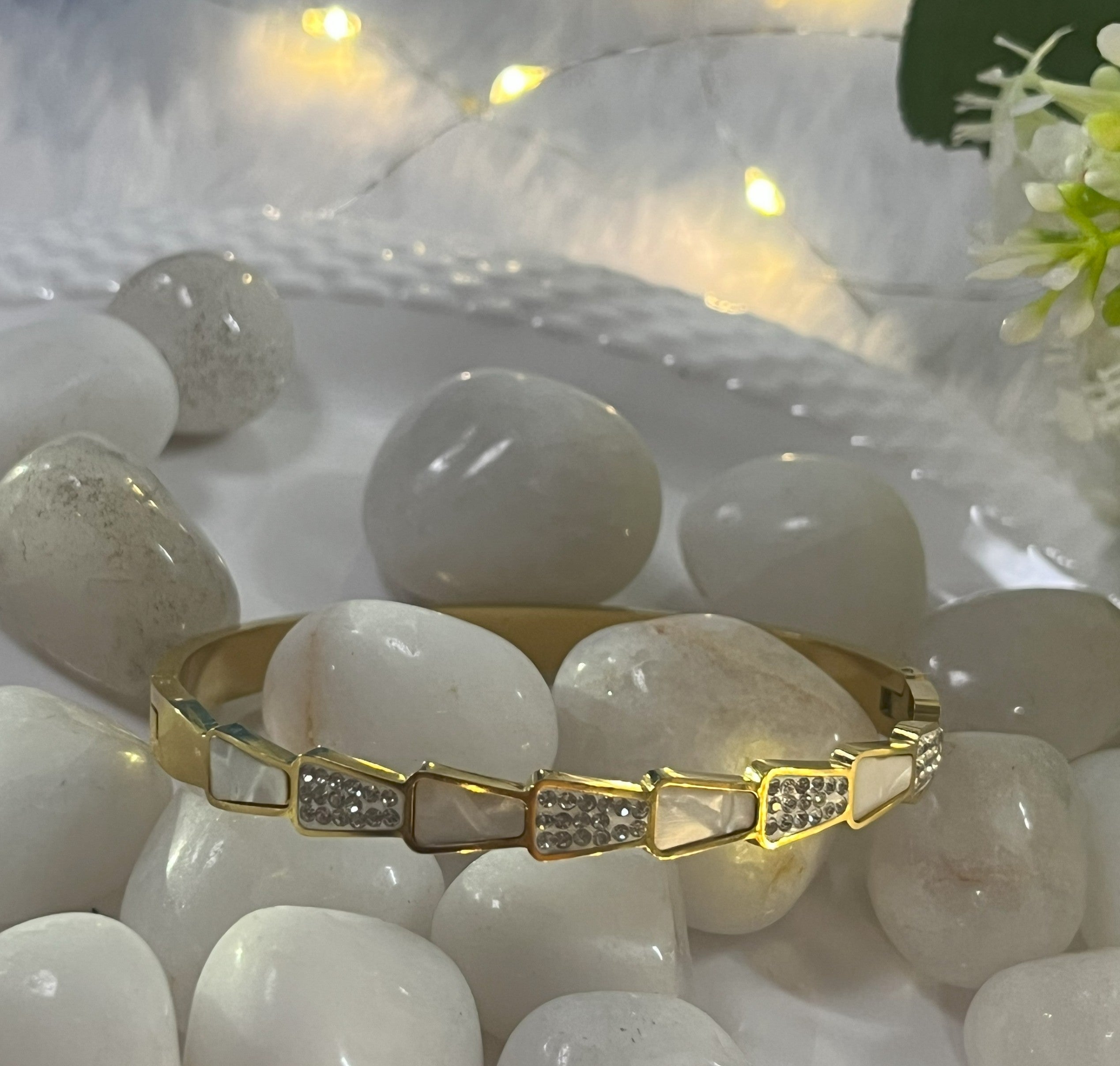 Geometric Elegance Kada – Premium Gold Finish