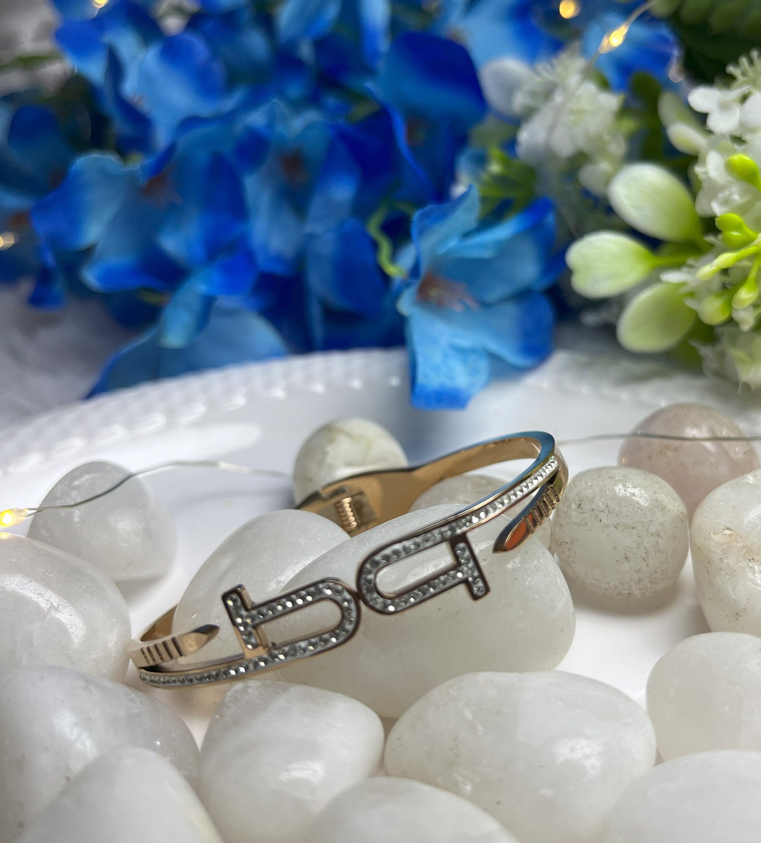 Initial Sparkle Kada