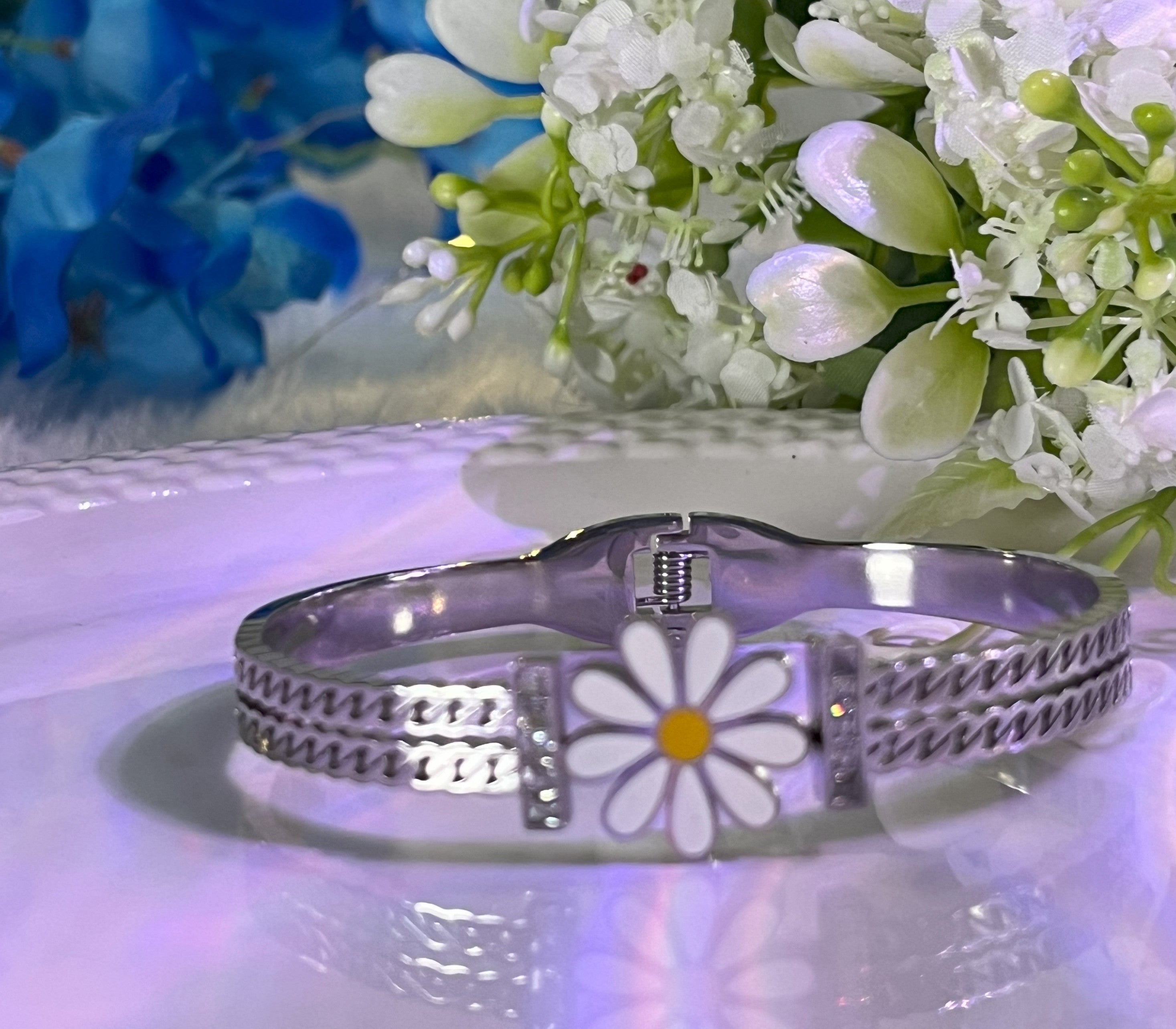 🌼 Daisy Delight Silver Kada